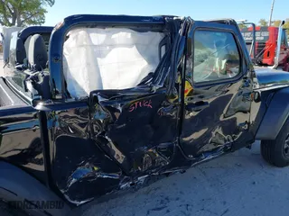 2024 Jeep Gladiator Sport S with VIN 1C6HJTAG6RL111586, listed as a IAAI auction lot 41833397 with 2,452 mi miles. Bid and sale history available at carsss.com. Image 6.