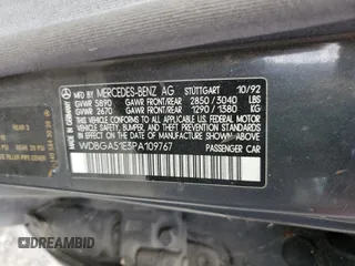 1993 Mercedes-Benz 500 z VIN WDBGA51E3PA109767, wystawiony jako Copart lot #44822475 z przebiegiem 143 190 mil mil oraz Tytuł czysty. Historia ofert i sprzedaży dostępna na DreamBid. Obrazek 12.