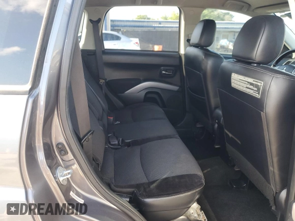 2010 Mitsubishi Outlander SE z VIN JA4AS3AW6AZ018626, wystawiony jako Copart lot #51621035 z przebiegiem 184 953 mil mil oraz Szkoda całkowita • Salvage title. Historia ofert i sprzedaży dostępna na DreamBid. Obrazek 11.