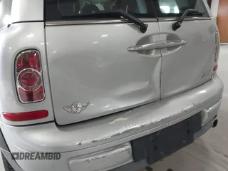 2011 MINI Clubman z VIN WMWZF3C56BT188312, wystawiony jako IAAI lot #41980882 z przebiegiem 143 669 mil mil oraz . Historia ofert i sprzedaży dostępna na DreamBid. Obrazek 16.