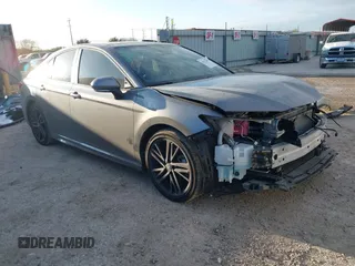 2025 Toyota Camry LE z VIN 4T1DAACK0SU520529, wystawiony jako IAAI lot #41152415 z przebiegiem 11 597 mil mil oraz . Historia ofert i sprzedaży dostępna na DreamBid. Obrazek 1.