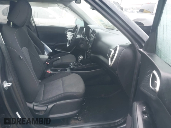 2020 Kia Soul S with VIN KNDJ23AU2L7001180, listed as a IAAI auction lot 41563960 with 72,256 mi miles. Bid and sale history available at carsss.com. Image 5.