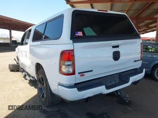 2021 Ram 1500 Big Horn с VIN 1C6SRFBT7MN682934, выставлен на аукционе IAAI как лот 42239094 с пробегом 85 381 миль миль и . История ставок и продаж доступна на DreamBid. Изображение 3.