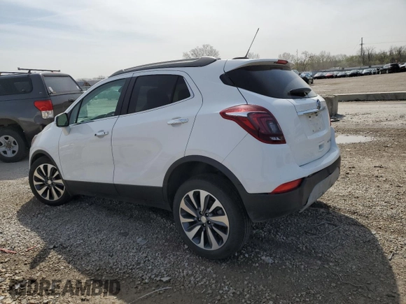 2020 Buick Encore Essence z VIN KL4CJGSBXLB061229, wystawiony jako Copart lot #50300925 z przebiegiem 71 175 mil mil oraz Szkody całkowita. Historia ofert i sprzedaży dostępna na DreamBid. Obrazek 2.