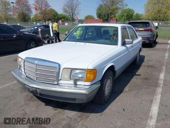 1988 Mercedes-Benz 560 with VIN WDBCA39DXJA420974, listed as a IAAI auction lot 42122073 with 113,273 mi miles and . Bid and sale history available at DreamBid. Image 2.