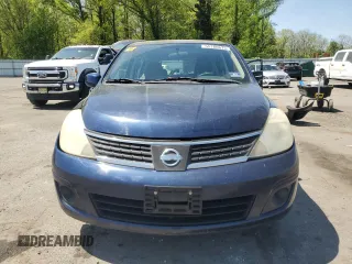 2008 Nissan Versa S z VIN 3N1BC13E48L464200, wystawiony jako Copart lot #55180675 z przebiegiem 90 854 mil mil oraz Szkoda całkowita • Salvage title. Historia ofert i sprzedaży dostępna na DreamBid. Obrazek 5.