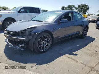 2022 Tesla Model 3 z VIN 5YJ3E1EAXNF304709, wystawiony jako Copart lot #60374515 z przebiegiem 183 308 mil mil oraz Czysty tytuł • Clean title. Historia ofert i sprzedaży dostępna na DreamBid. Obrazek 1.