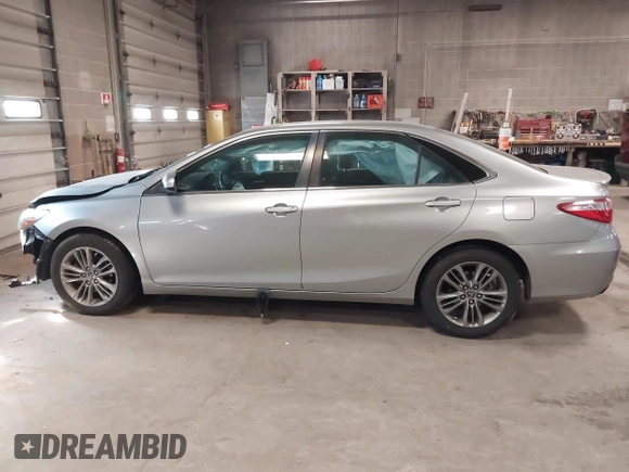 2015 Toyota Camry XLE with VIN 4T1BF1FK9FU072205, listed as a IAAI auction lot 42061915 with 117,807 mi miles. Bid and sale history available at carsss.com. Image 15.