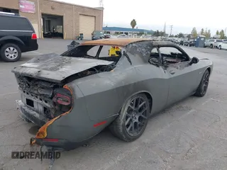 2017 Dodge Challenger R/T Shaker z VIN 2C3CDZBTXHH663987, wystawiony jako IAAI lot #40367339 z przebiegiem Nie podano mil oraz . Historia ofert i sprzedaży dostępna na DreamBid. Obrazek 4.