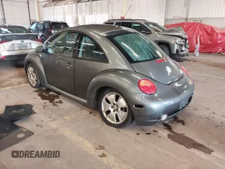 2002 Volkswagen New Beetle Coupe S with VIN 3VWFE21C72M440584, listed as a IAAI auction lot 41265752 with 190,102 mi miles. Bid and sale history available at carsss.com. Image 3.
