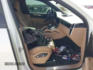 2019 Porsche Cayenne S z VIN WP1AB2AY7KDA64786, wystawiony jako IAAI lot #41827520 z przebiegiem 75 785 mil mil oraz . Historia ofert i sprzedaży dostępna na DreamBid. Obrazek 5.