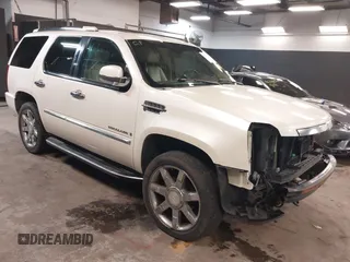 2007 Cadillac Escalade z VIN 1GYFK63837R238451, wystawiony jako IAAI lot #42368857 z przebiegiem 182 030 mil mil oraz . Historia ofert i sprzedaży dostępna na DreamBid. Obrazek 1.