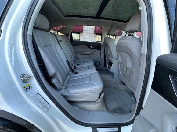 2020 Audi Q7 Premium Plus with VIN WA1LXAF74LD005065, listed as a Copart auction lot 49493165 with 88,978 mi miles and Clean Title. Bid and sale history available at carsss.com. Image 6.
