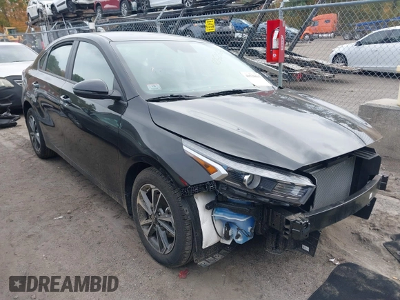 2023 Kia Forte LXS z VIN 3KPF24AD1PE642421, wystawiony jako IAAI lot #40528615 z przebiegiem 9 683 mil mil oraz . Historia ofert i sprzedaży dostępna na DreamBid. Obrazek 1.