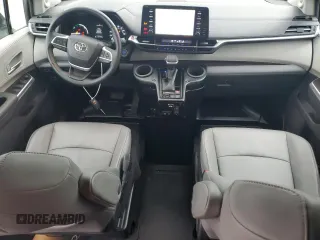 2022 Toyota Sienna XLE z VIN 5TDJRKECXNS075897, wystawiony jako Copart lot #51856935 z przebiegiem 15 805 mil mil oraz Czysty tytuł • Clean title. Historia ofert i sprzedaży dostępna na DreamBid. Obrazek 8.
