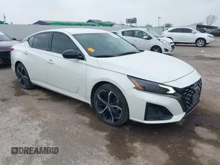 2024 Nissan Altima SR z VIN 1N4BL4CVXRN315599, wystawiony jako IAAI lot #41930840 z przebiegiem 32 396 mil mil oraz . Historia ofert i sprzedaży dostępna na DreamBid. Obrazek 1.