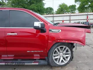 2021 GMC Sierra 1500 SLT z VIN 3GTU9DED2MG153183, wystawiony jako IAAI lot #41880942 z przebiegiem 84 686 mil mil oraz . Historia ofert i sprzedaży dostępna na DreamBid. Obrazek 18.