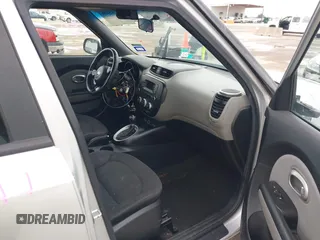 2015 Kia Soul z VIN KNDJN2A21F7777241, wystawiony jako IAAI lot #41713236 z przebiegiem 168 115 mil mil oraz . Historia ofert i sprzedaży dostępna na DreamBid. Obrazek 5.