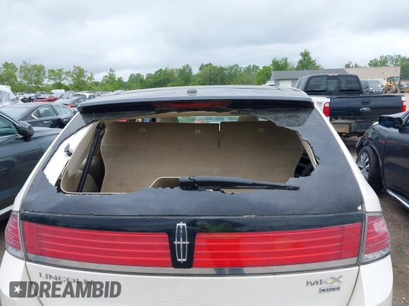 2007 Lincoln MKX with VIN 2LMDU88C27BJ13038, listed as a IAAI auction lot 42342316 with Not provided miles and . Bid and sale history available at DreamBid. Image 17.