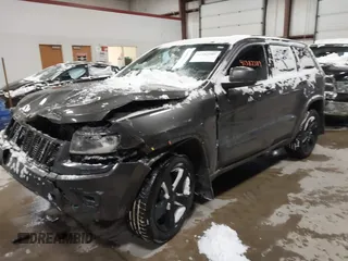 2015 Jeep Grand Cherokee Laredo with VIN 1C4RJFAGXFC752489, listed as a IAAI auction lot 41382389 with 147,892 mi miles. Bid and sale history available at carsss.com. Image 2.