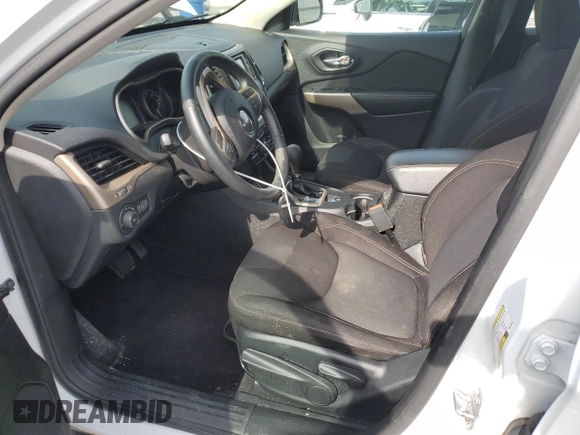 2017 Jeep Cherokee Latitude z VIN 1C4PJLCB6HW628924, wystawiony jako Copart lot #55154895 z przebiegiem 70 645 mil mil oraz Szkoda całkowita • Salvage title. Historia ofert i sprzedaży dostępna na DreamBid. Obrazek 7.