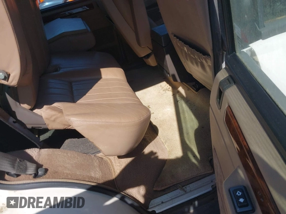 1993 Land Rover Range Rover with VIN SALHV1246PA627499, listed as a IAAI auction lot 42000297 with 155,126 mi miles and . Bid and sale history available at DreamBid. Image 8.