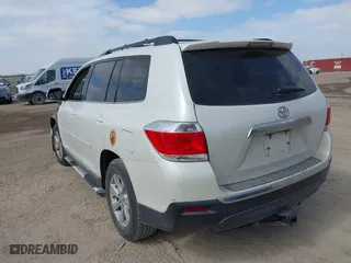2013 Toyota Highlander with VIN 5TDZK3EH6DS096284, listed as a IAAI auction lot 41735321 with 239,697 mi miles. Bid and sale history available at carsss.com. Image 3.