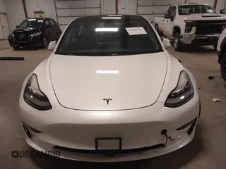2019 Tesla Model 3 Mid Range z VIN 5YJ3E1EA5KF317542, wystawiony jako IAAI lot #42050461 z przebiegiem 55 054 mil mil oraz . Historia ofert i sprzedaży dostępna na DreamBid. Obrazek 13.