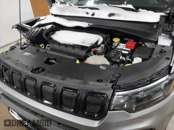 2022 Jeep Compass Latitude with VIN 3C4NJDBB3NT186152, listed as a IAAI auction lot 41402923 with 30,443 mi miles and . Bid and sale history available at DreamBid. Image 10.