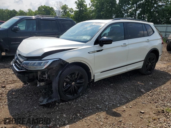 2022 Volkswagen Tiguan SE R-Line Black with VIN 3VV8B7AX8NM086889, listed as a Copart auction lot 63555865 with 32,919 mi miles and Salvage title. Bid and sale history available at DreamBid. Image 1.
