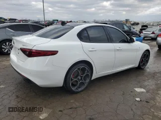 2022 Alfa Romeo Giulia Veloce z VIN ZARFANBN2N7653138, wystawiony jako Copart lot #41444005 z przebiegiem Nie podano mil oraz Szkody całkowita. Historia ofert i sprzedaży dostępna na DreamBid. Obrazek 3.
