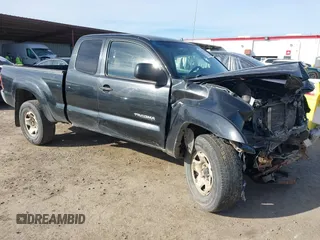 2005 Toyota Tacoma z VIN 5TEUU42N65Z053590, wystawiony jako IAAI lot #41573431 z przebiegiem 275 276 mil mil oraz . Historia ofert i sprzedaży dostępna na DreamBid. Obrazek 1.
