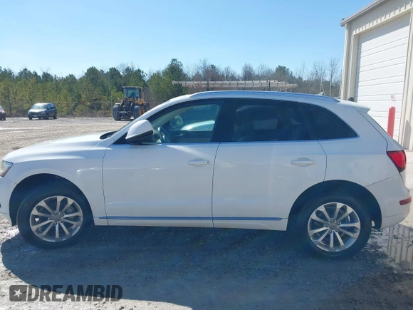 2014 Audi Q5 Premium Plus with VIN WA1LFAFP1EA051704, listed as a IAAI auction lot 41725317 with 136,084 mi miles. Bid and sale history available at carsss.com. Image 14.