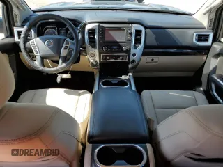 2017 Nissan Titan SV z VIN 1N6AA1E58HN514055, wystawiony jako Copart lot #52192245 z przebiegiem 82 445 mil mil oraz Czysty tytuł • Clean title. Historia ofert i sprzedaży dostępna na DreamBid. Obrazek 8.