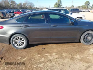 2020 Ford Fusion SE with VIN 3FA6P0H75LR129109, listed as a IAAI auction lot 41385458 with 98,099 mi miles. Bid and sale history available at carsss.com. Image 13.