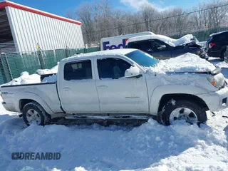 2015 Toyota Tacoma with VIN 3TMMU4FN2FM086885, listed as a IAAI auction lot 41247712 with 194,510 mi miles and . Bid and sale history available at carsss.com. Image 13.