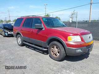 2005 Ford Expedition Special Service with VIN 1FMFU16575LA44568, listed as a IAAI auction lot 42056038 with 83,586 mi miles. Bid and sale history available at carsss.com. Image 1.