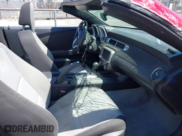 2013 Chevrolet Camaro LT z VIN 2G1FB3D34D9104778, wystawiony jako IAAI lot #42229416 z przebiegiem 99 123 mil mil oraz . Historia ofert i sprzedaży dostępna na DreamBid. Obrazek 5.