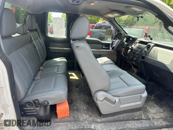 2014 Ford F-150 XL z VIN 1FTFX1ET3EKD27549, wystawiony jako Copart lot #59121075 z przebiegiem 267 782 mil mil oraz Czysty tytuł • Clean title. Historia ofert i sprzedaży dostępna na DreamBid. Obrazek 6.
