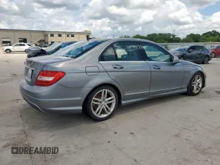 2012 Mercedes-Benz C 250 Sport с VIN WDDGF4HB1CR196188, выставлен на аукционе Copart как лот 62579975 с пробегом Не указан миль и Чистый • Clean title. История ставок и продаж доступна на DreamBid. Изображение 3.