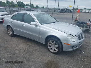2008 Mercedes-Benz E 350 Luxury z VIN WDBUF56X18B287459, wystawiony jako IAAI lot #42107978 z przebiegiem 101 341 mil mil oraz . Historia ofert i sprzedaży dostępna na DreamBid. Obrazek 1.