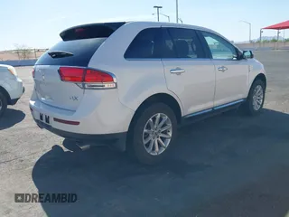 2013 Lincoln MKX with VIN 2LMDJ6JK4DBL09038, listed as a IAAI auction lot 42035674 with 196,693 mi miles. Bid and sale history available at carsss.com. Image 4.