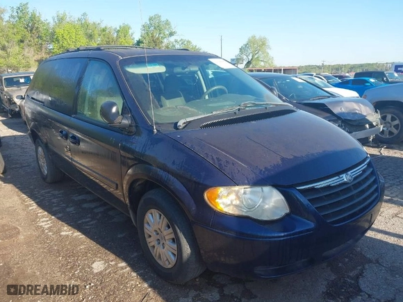 2005 Chrysler Town & Country LX with VIN 2C4GP44R75R483350, listed as a IAAI auction lot 42048867 with 232,293 mi miles. Bid and sale history available at carsss.com. Image 1.