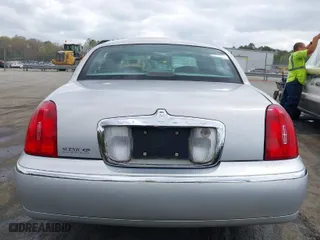 1999 Lincoln Town Car Signature with VIN 1LNFM82W6XY608644, listed as a IAAI auction lot 41922386 with 1 mi miles. Bid and sale history available at carsss.com. Image 16.