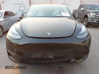 2025 Tesla Model Y Long Range with VIN 7SAYGDED5SF281818, listed as a IAAI auction lot 41302611 with 395 mi miles and . Bid and sale history available at DreamBid. Image 12.