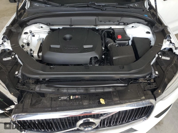 2018 Volvo XC60 Momentum with VIN LYV102RK5JB101138, listed as a Copart auction lot 54764115 with 58,396 mi miles and Salvage title. Bid and sale history available at DreamBid. Image 12.