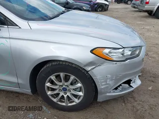 2017 Ford Fusion S with VIN 3FA6P0G7XHR316936, listed as a IAAI auction lot 41888766 with 175,881 mi miles. Bid and sale history available at carsss.com. Image 17.