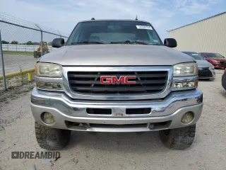 2004 GMC Sierra 1500 SLT z VIN 2GTEK13T241405721, wystawiony jako Copart lot #54399704 z przebiegiem 165 512 mil mil oraz Czysty tytuł • Clean title. Historia ofert i sprzedaży dostępna na DreamBid. Obrazek 5.