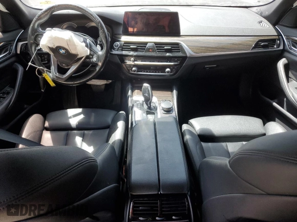 2018 BMW 5 Series 530i xDrive z VIN WBAJA7C50JG909279, wystawiony jako Copart lot #56416235 z przebiegiem Nie podano mil oraz Nie do naprawy • Non repairable. Historia ofert i sprzedaży dostępna na DreamBid. Obrazek 8.
