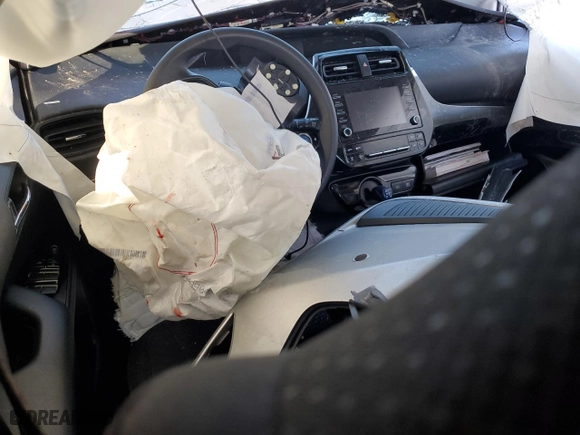 2020 Toyota Prius L Eco with VIN JTDKARFU4L3120925, listed as a Copart auction lot 46131575 with 142,129 mi miles and Salvage Title. Bid and sale history available at carsss.com. Image 8.